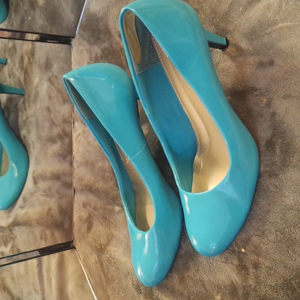 Teal high heelssiz size 9.5